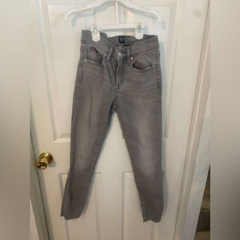 - Woman’s distressed bottom true skinny grey jeans size 2 - Picture 1 of 6
